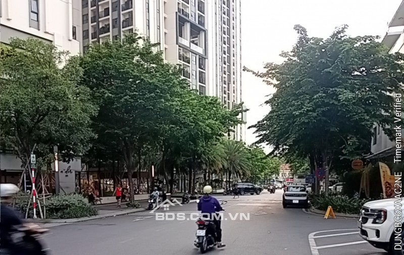 Bán căn hộ 78m² Hado Centrosa Garden, Quận 10, sổ hồng sẵn, chỉ 13 tỷ.